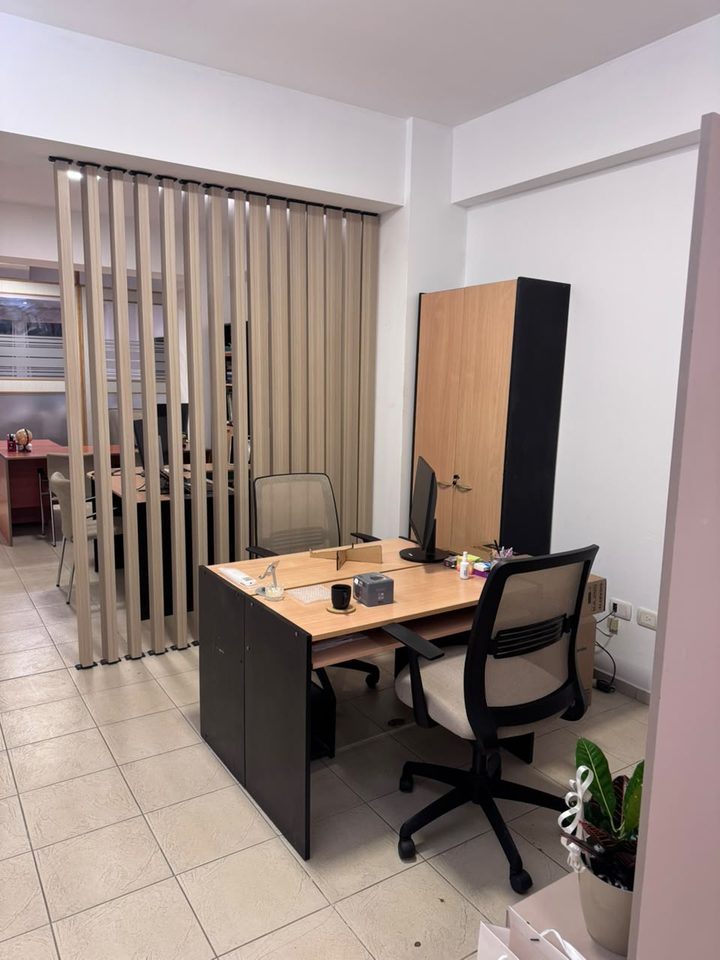 Puesto de trabajo junto al separador de listones